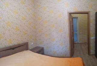 Гостевой дом Guesthouse na Sevastopolskoy 28 Геленджик Двухместный номер с двуспальной кроватью и дополнительной кроватью-1