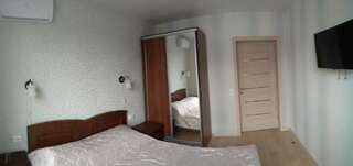 Гостевой дом Guesthouse na Sevastopolskoy 28 Геленджик Апартаменты с балконом-2